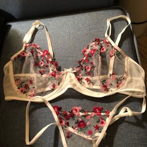 Embroidered Floral Mesh Underwire Bra Lingerie Set